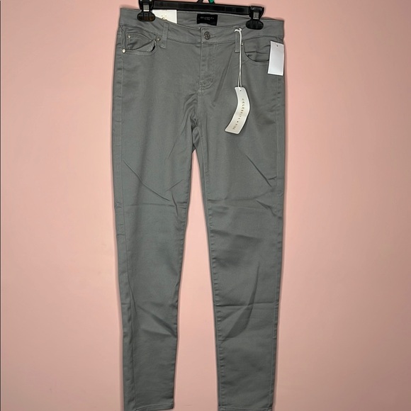 NWT Celebrity Pink Gray Skinny Pants - Picture 1 of 3